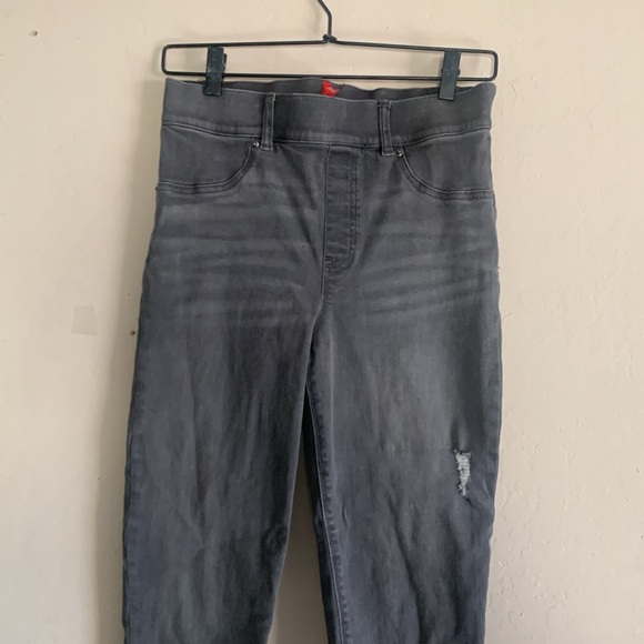 Spanx Gray Distressed Denim  Jeans Skinny Pants 20213R Frayed Hem Size Medium - Picture 3 of 8